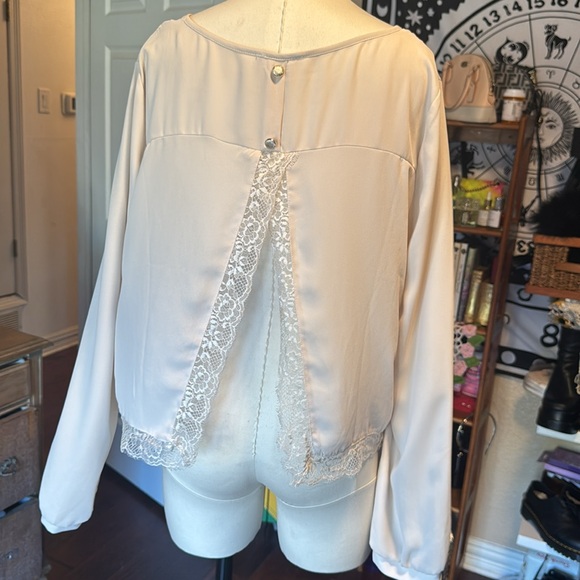 Lush Cream Blouse with Lace trim detail button and split lace trim down back szL - Picture 7 of 10